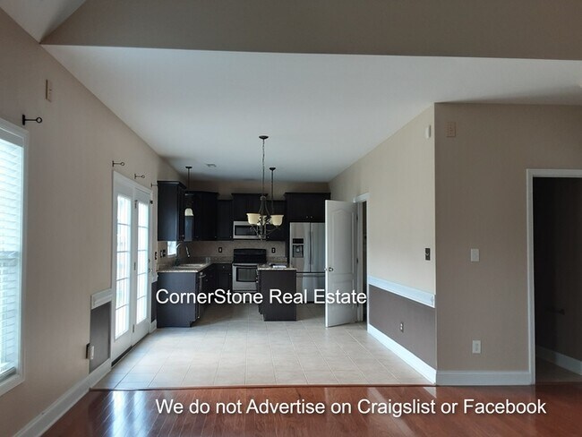 Photo - 190 Trenton Pl