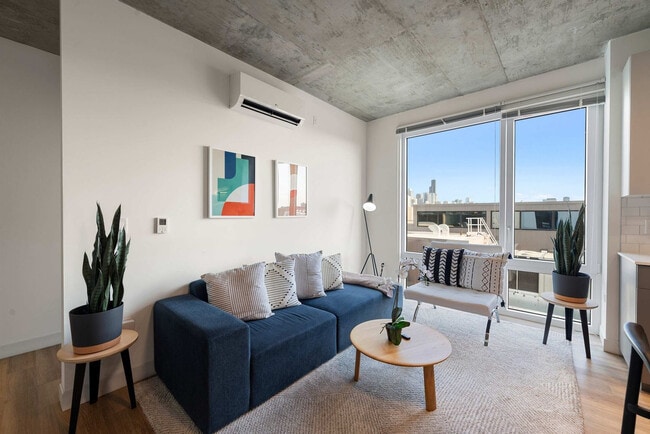 Building Photo - 853 W Blackhawk St