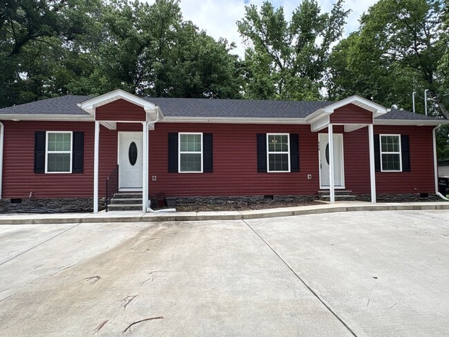 Photo - Newer Duplex Located Near the Heart of Tullahoma!