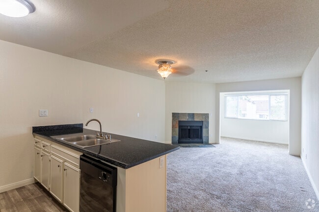 1 BR, 1 BA - 755 SF