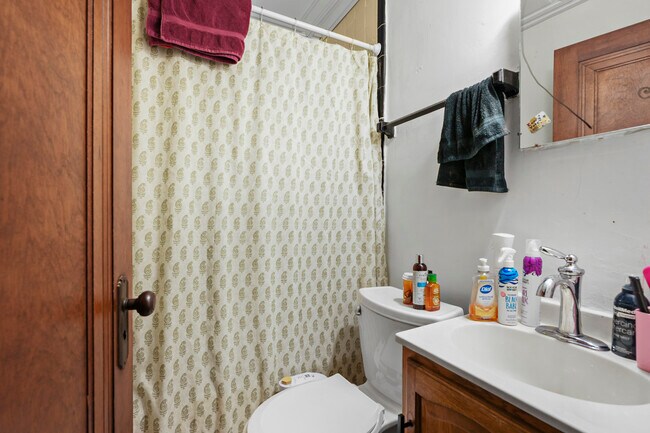 Photo - 833 Midland St