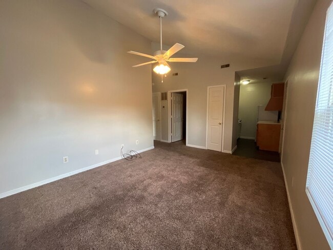 Photo - Leighton Court Apartments