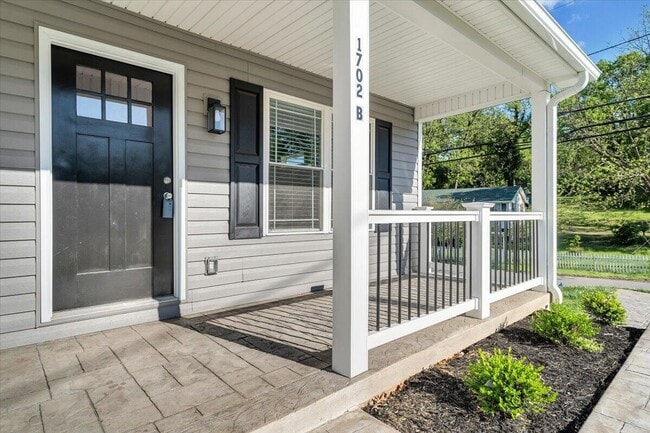 Photo - 1702 Baldwin Ave NE