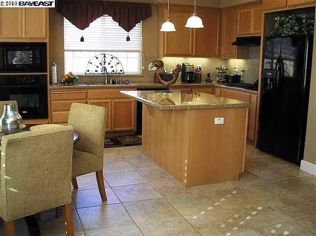 Photo - 5645 Rosscommon Way