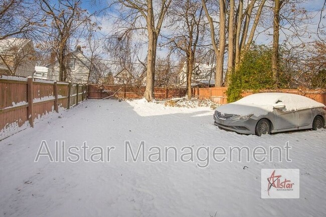 Photo - 3786 W 37th St Unidad #3