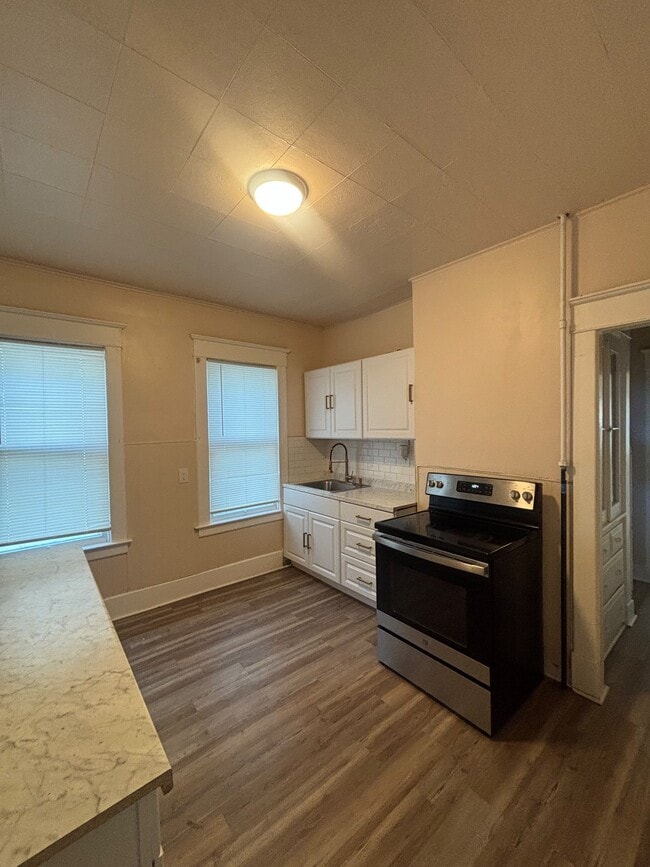 1287 Van Cortland St Unit 1st