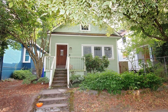 Building Photo - 3636 SE Morrison St Rental