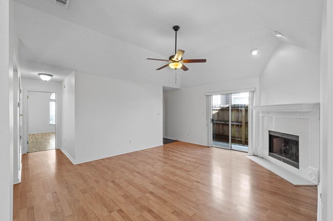 Photo - 1721 Colonial Ct