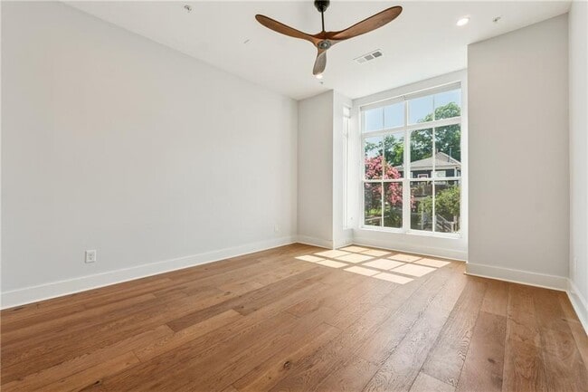 Photo - 75 Boulevard NE