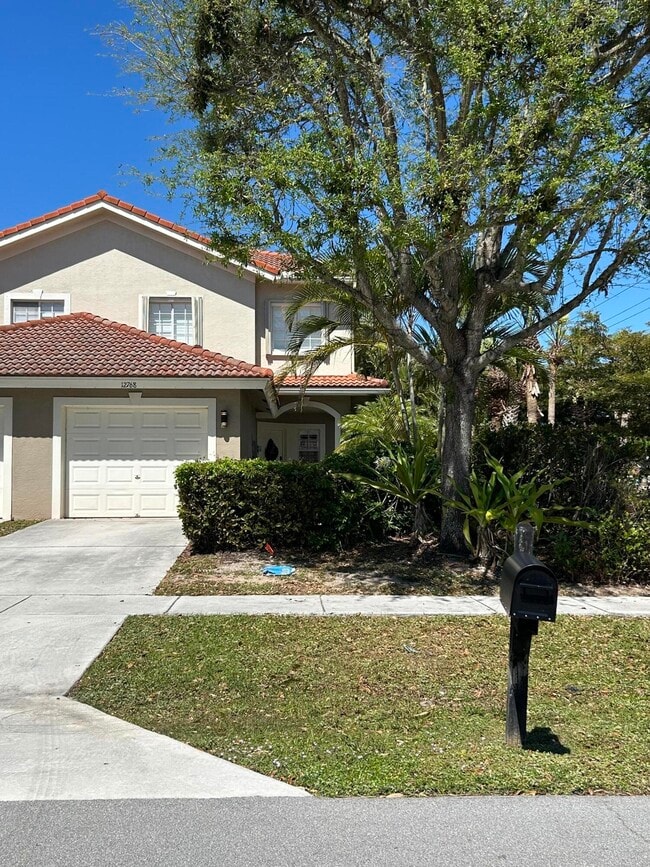 12768 Westhampton Cir