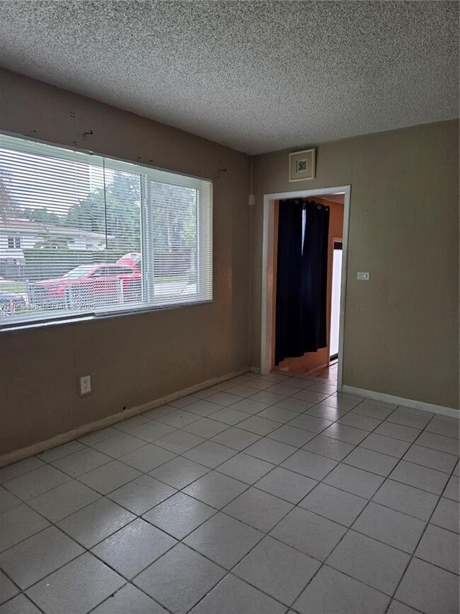 Photo - 12220 NE Miami Pl