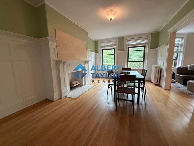 Building Photo - 1805 Beacon St Unit 3