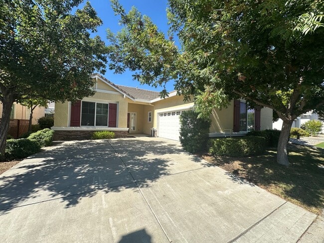 Building Photo - 2 Bed 2 Bath Plus Den In Summerset Orchard... Rental