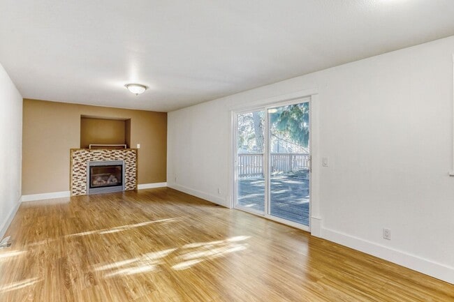 Photo - Amazing 3bed/1.5bath with Attached Garage in Kirkland!