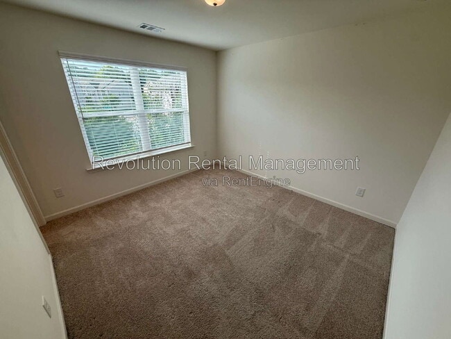 Photo - 565 Morrow Ln
