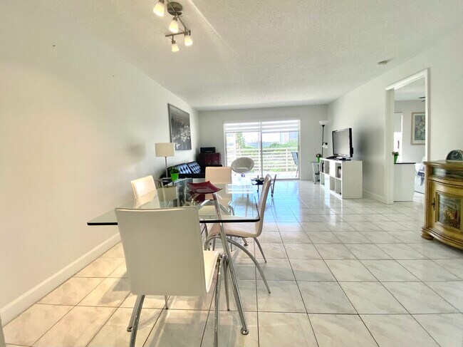 Photo - 17801 N Bay Rd Unidad 511