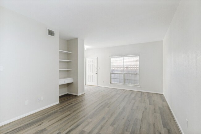 Photo - 2626 Holly Hall St Unit 605