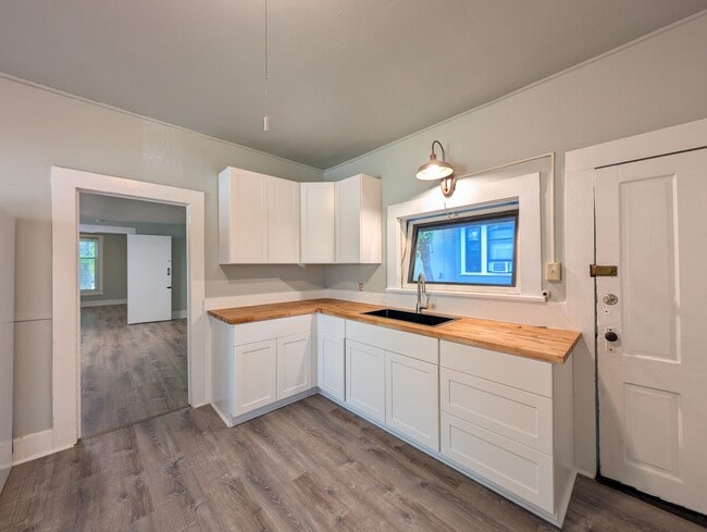 433 SW 5th St