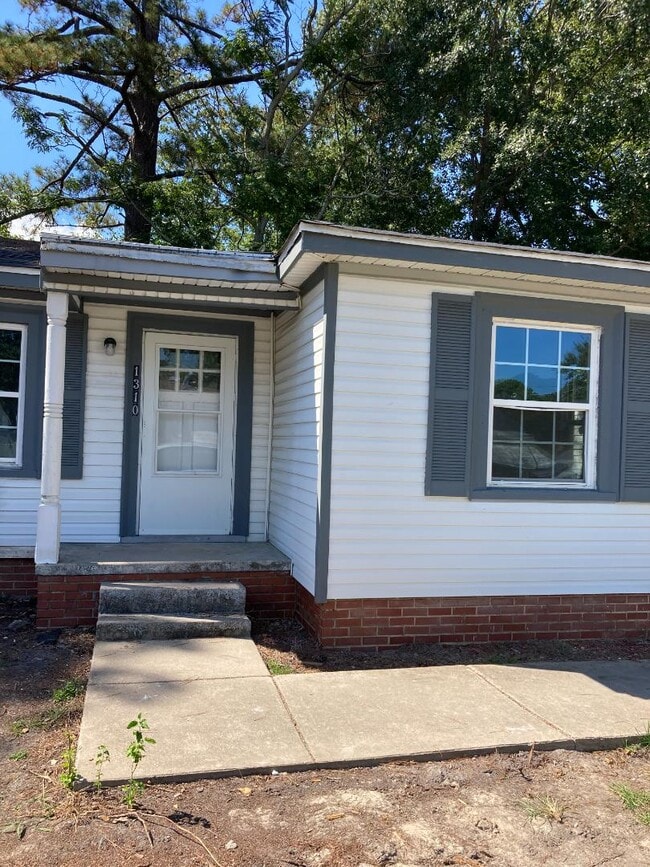 Building Photo - 1310 Meadow St S Rental