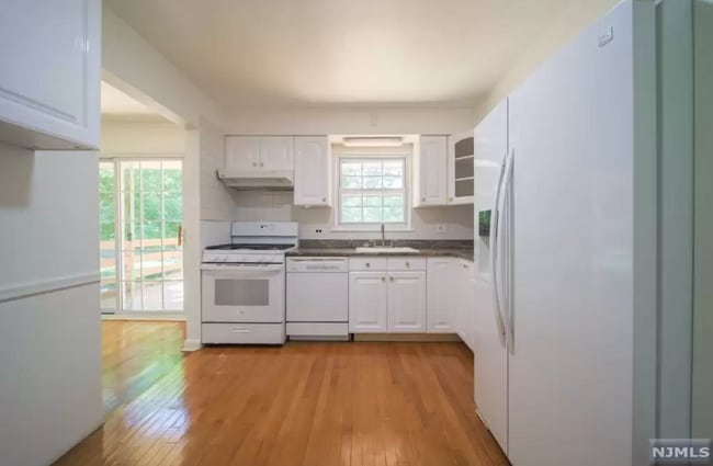 Photo - 10 Center St