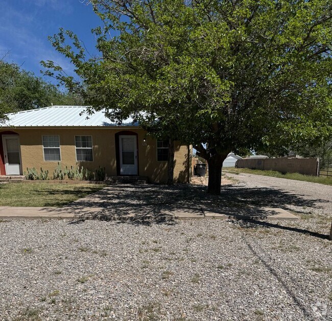 Building Photo - One bedroom unit! Rental
