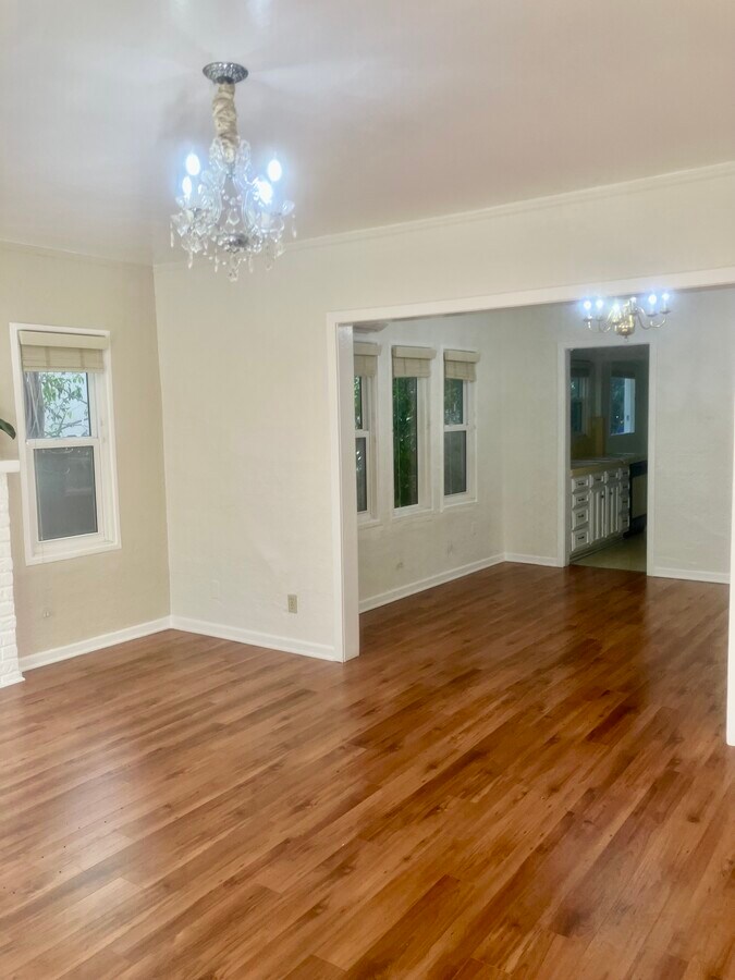 Photo - 432 S Spalding Dr Apartments