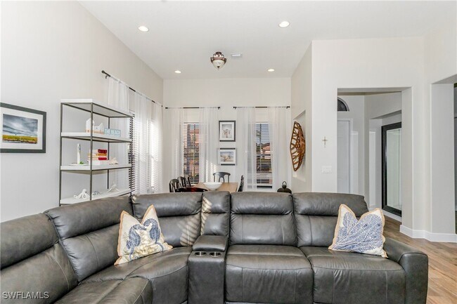 Photo - 5104 Salerno St