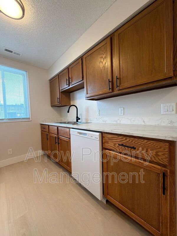 Photo - 515 W Saunders Ave Unit 1