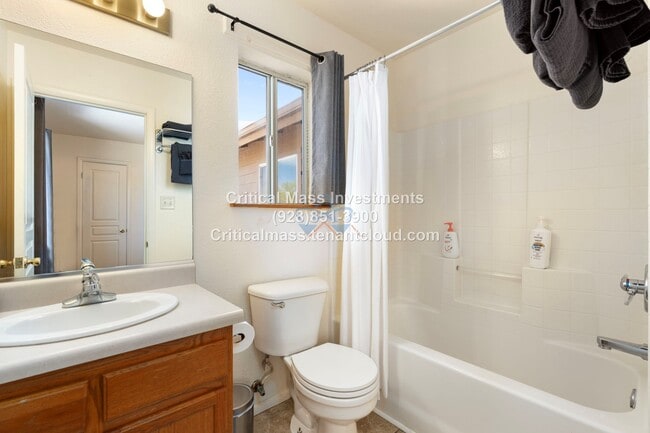 Photo - 610 N Newton St