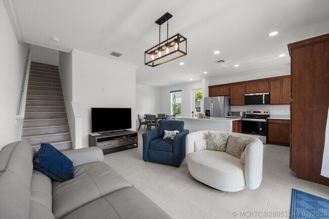 4574 Longwood Lake Sq