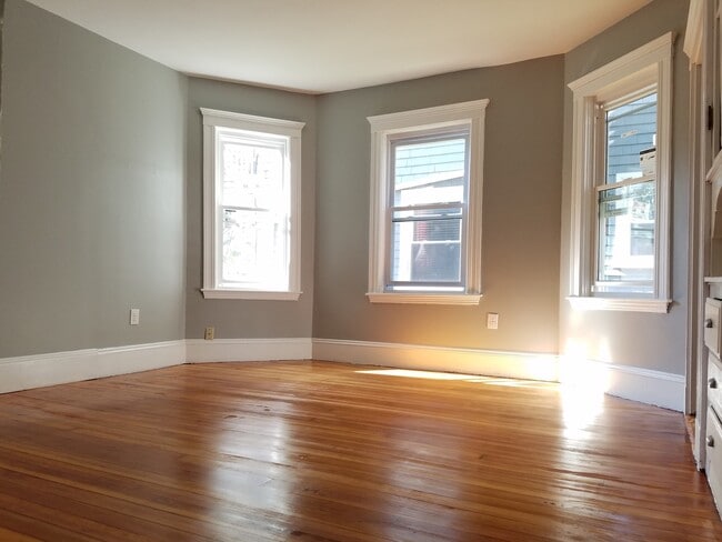 98 Topliff St Unit 2