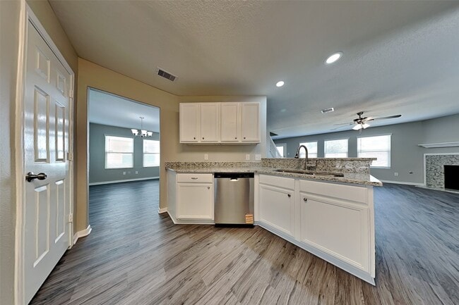 Photo - 16825 Greenhouse St