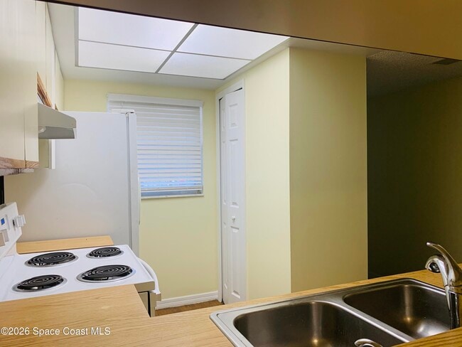 Photo - 3092 Sir Hamilton Cir Unit 4