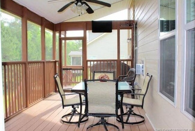 Photo - 1437 Vergeland Dr