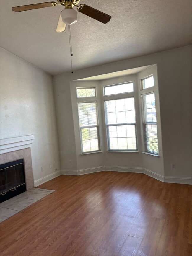 Photo - 2 WEEKS FREE RENT November Special