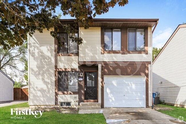 Building Photo - 30W118 Maplewood Dr Rental