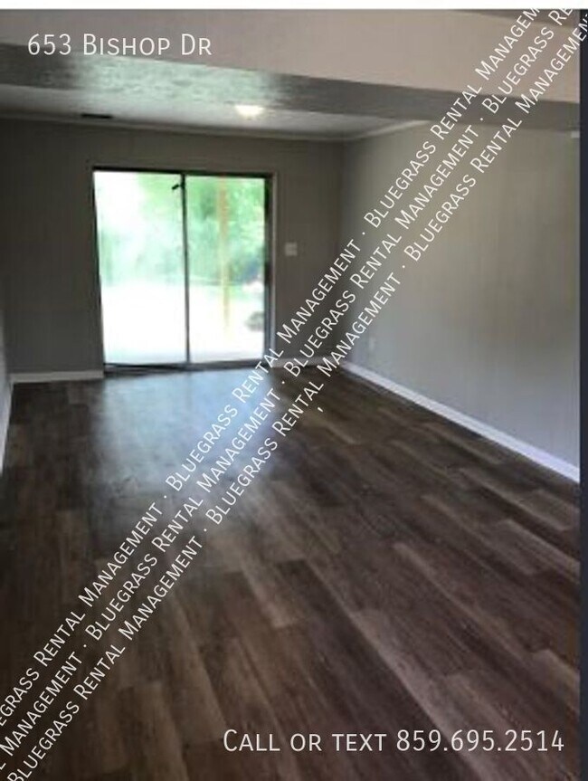 Photo - 653 Bishop Dr