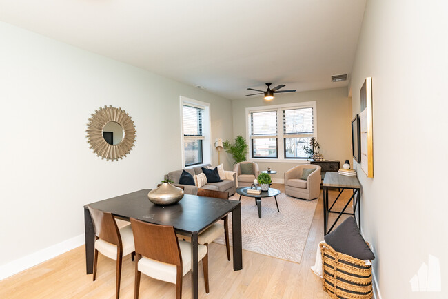 Building Photo - 2020 W Montrose Ave Unit 3D Rental