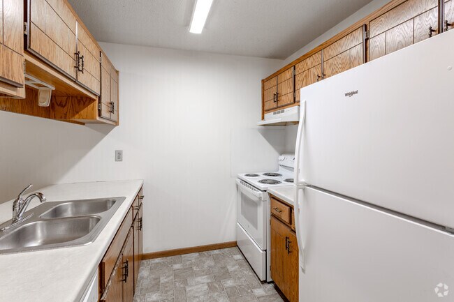 4BR, 1BA - 1,250SF - Kitchen - 512 8th Ave S