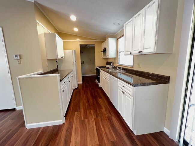 Photo - Spacious 3 bedrooms / 2 bath