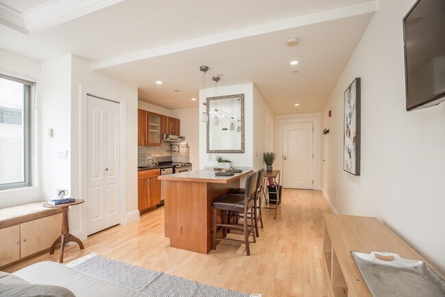 Photo - 1 Huntington Ave Unidad 312