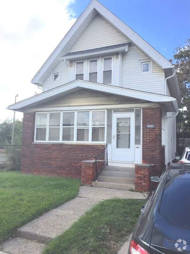 Building Photo - 3 bedroom 1 bath Rental