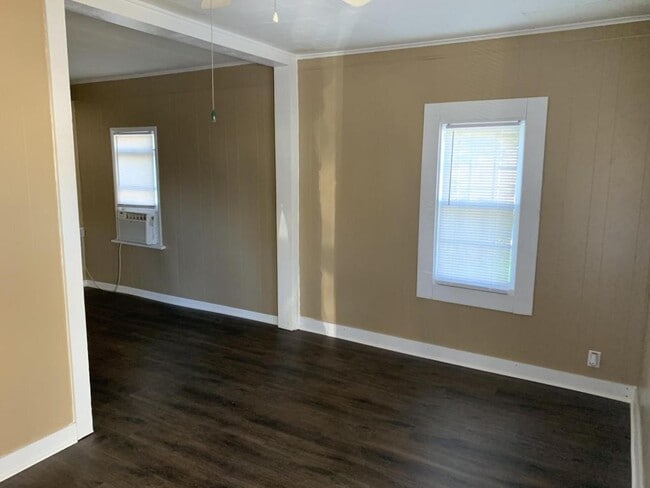 Photo - 300 Perry St