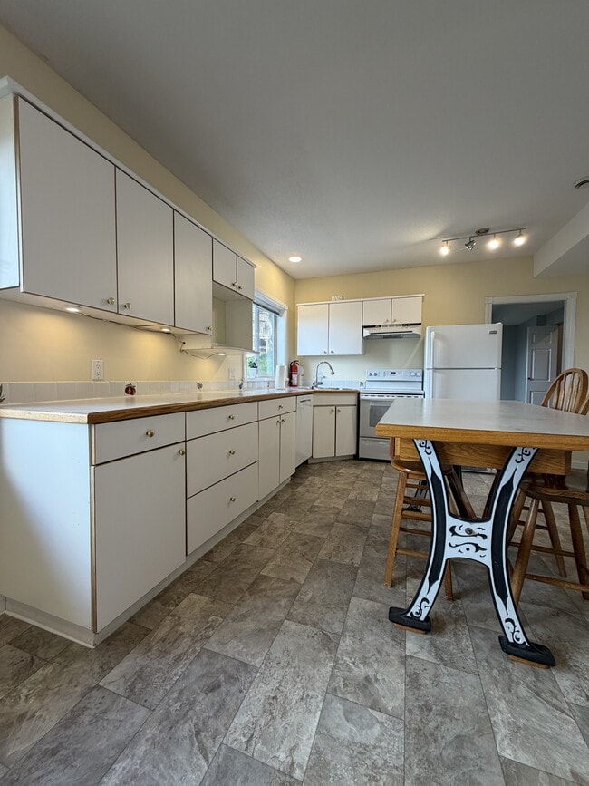 Building Photo - 2695 St Gallen Way Unit BSMT