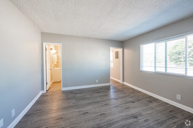 Studio - 365SF