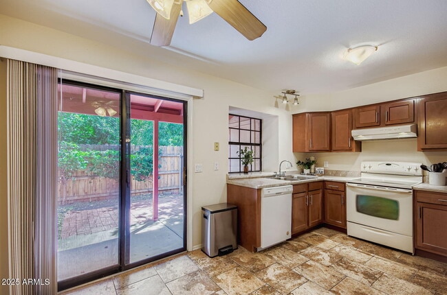 Photo - 4901 E Kelton Ln