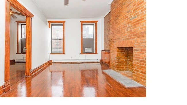 Photo - 1079 Broadway