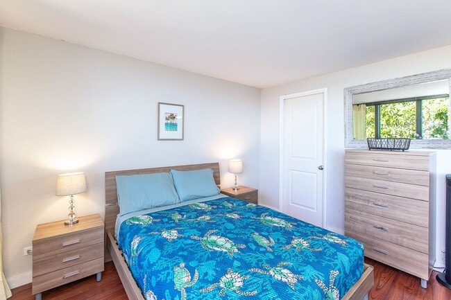 Photo - NORTH SHORE BEACHFRONT 2/2, street parking