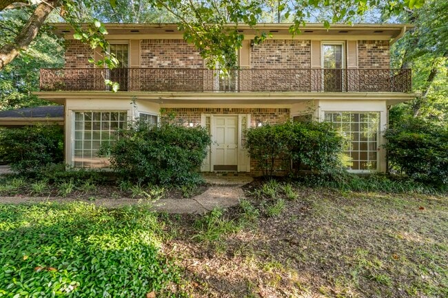 Building Photo - 704 19th Ave N