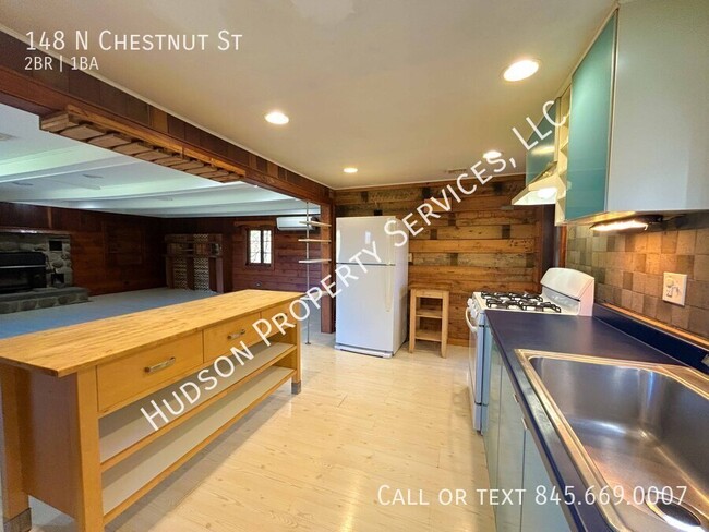 Photo - 148 N Chestnut St House